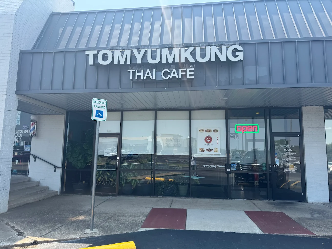 Tomyumkung Thai Cafe